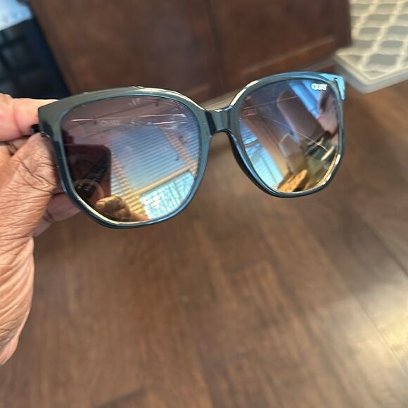 Quay Australia Black Sunglasses W/Hard Case - Picture 2 of 6